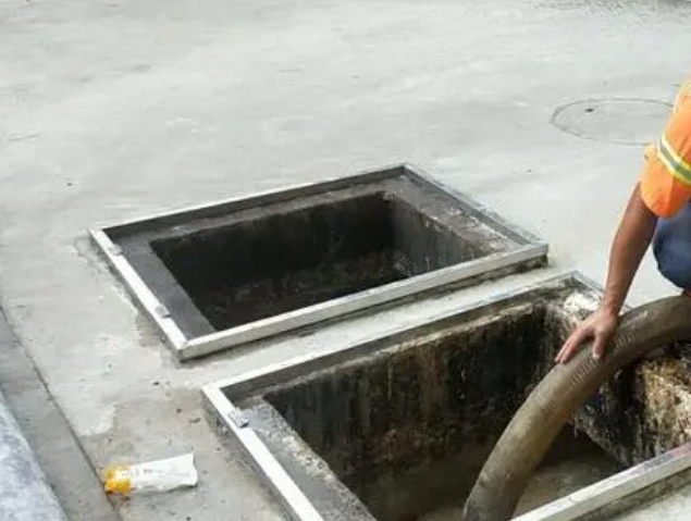 普兰化粪池清理